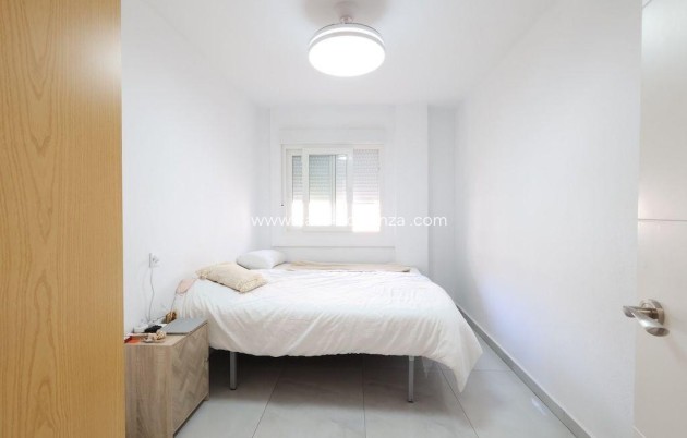Reventa - Apartamento / piso - Torrevieja - Torrevieja Centro