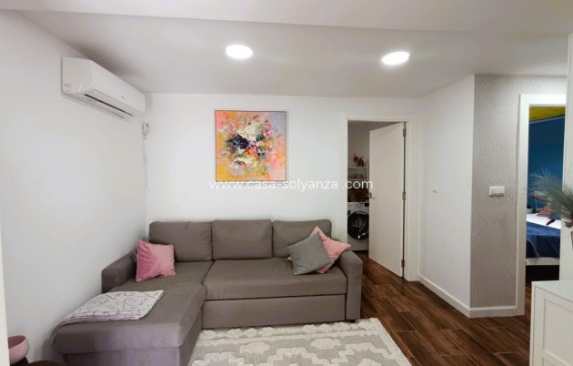 Resale - Villa - Torrevieja - La Siesta