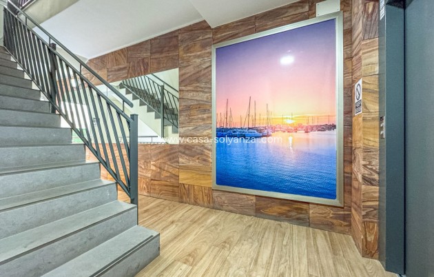 Resale - Apartment / flat - Torrevieja - Torrevieja Centro