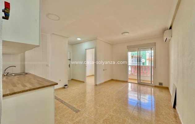 Resale - Apartment / flat - Torrevieja - Torrevieja Centro