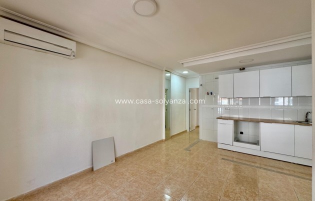Resale - Apartment / flat - Torrevieja - Torrevieja Centro