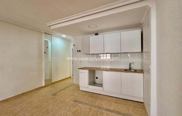 Resale - Apartment / flat - Torrevieja - Torrevieja Centro