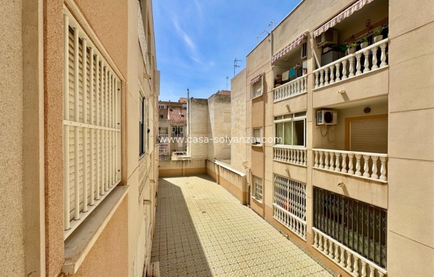 Resale - Apartment / flat - Torrevieja - Torrevieja Centro