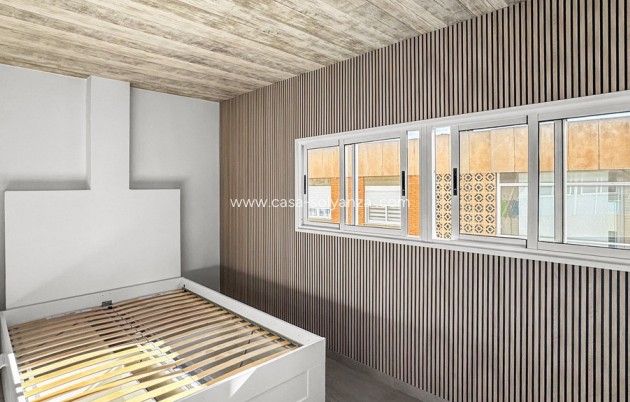 Resale - Apartment / flat - Torrevieja - Torrevieja Centro