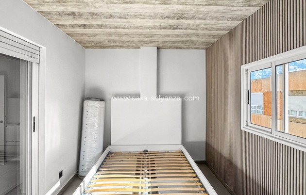 Resale - Apartment / flat - Torrevieja - Torrevieja Centro