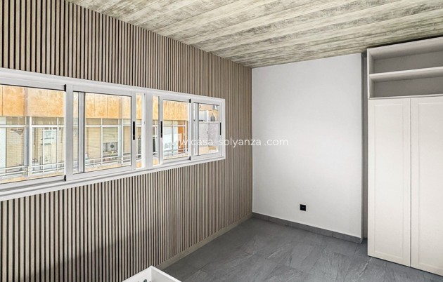 Resale - Apartment / flat - Torrevieja - Torrevieja Centro