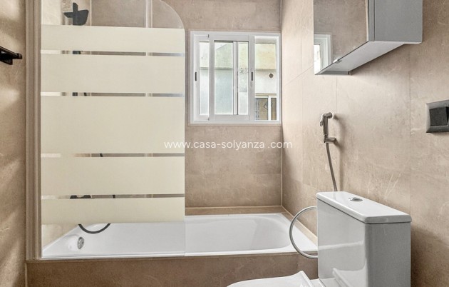 Resale - Apartment / flat - Torrevieja - Torrevieja Centro