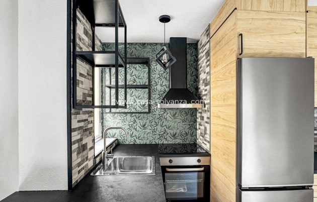 Resale - Apartment / flat - Torrevieja - Torrevieja Centro