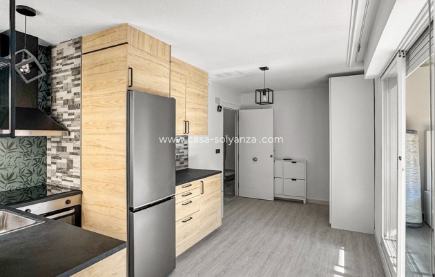 Resale - Apartment / flat - Torrevieja - Torrevieja Centro