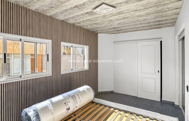 Resale - Apartment / flat - Torrevieja - Torrevieja Centro