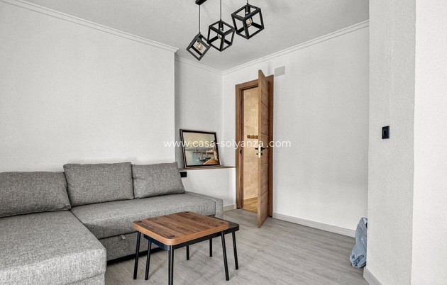 Resale - Apartment / flat - Torrevieja - Torrevieja Centro
