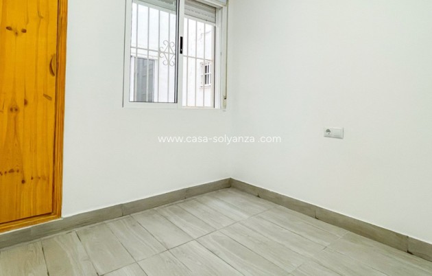 Resale - Apartment / flat - Torrevieja - Torrevieja Centro