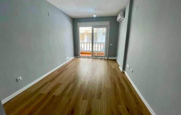 Resale - Apartment / flat - Torrevieja - Torrevieja Centro
