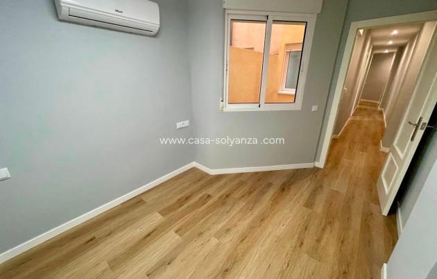 Resale - Apartment / flat - Torrevieja - Torrevieja Centro