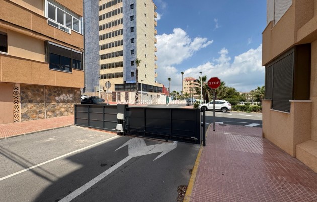 Resale - Apartment / flat - Torrevieja - Torrevieja Centro