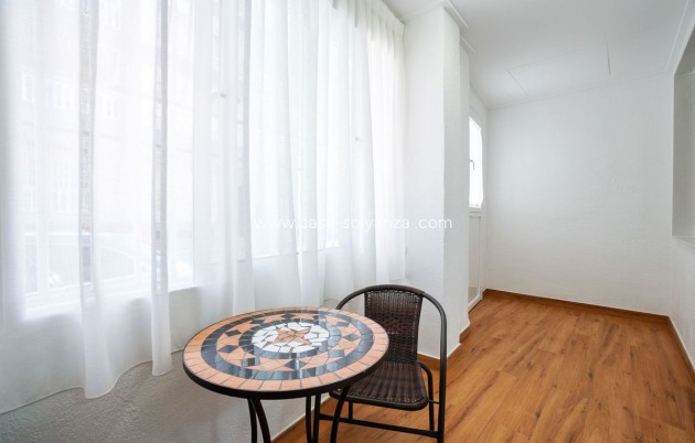 Resale - Apartment / flat - Torrevieja - Torrevieja Centro