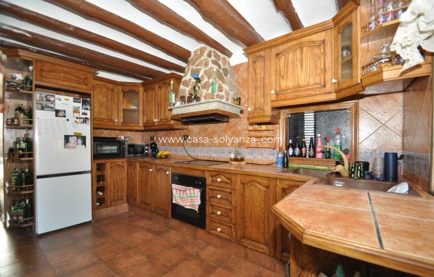 Resale - Country Property/Finca - Yecla - Yecla Centro