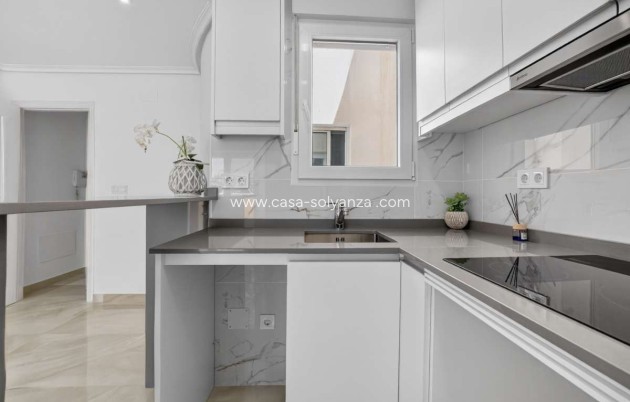 Resale - Apartment / flat - Torrevieja - Torrevieja Centro