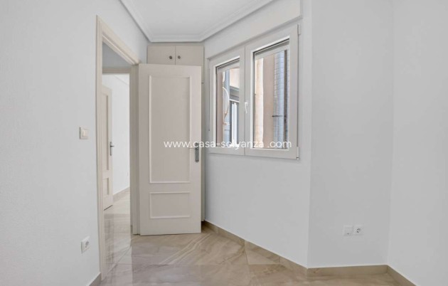 Resale - Apartment / flat - Torrevieja - Torrevieja Centro