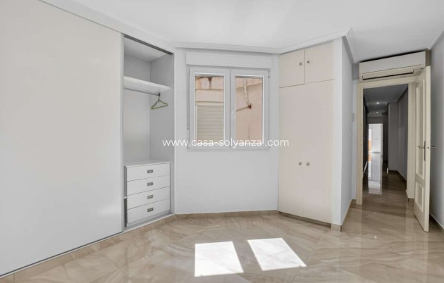 Resale - Apartment / flat - Torrevieja - Torrevieja Centro