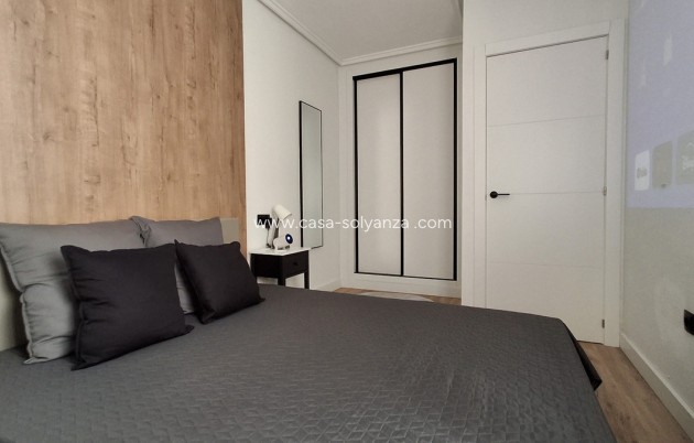 Resale - Apartment / flat - Torrevieja - Torrevieja Centro