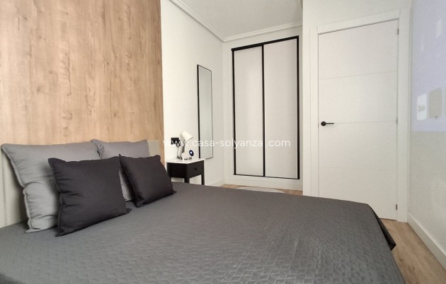 Resale - Apartment / flat - Torrevieja - Torrevieja Centro