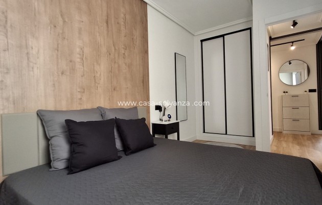 Resale - Apartment / flat - Torrevieja - Torrevieja Centro