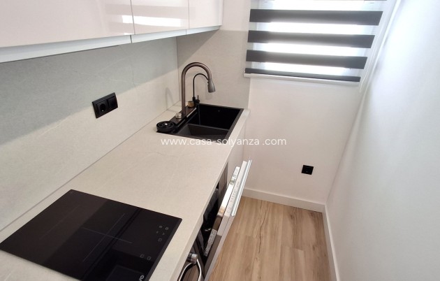 Resale - Apartment / flat - Torrevieja - Torrevieja Centro