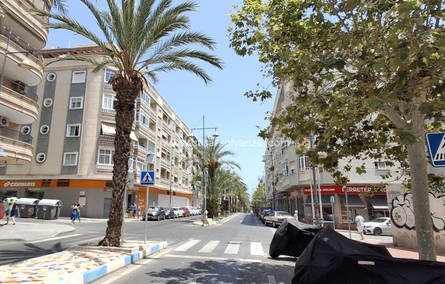 Resale - Apartment / flat - Torrevieja - Torrevieja Centro