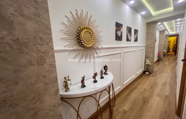 Resale - Apartment / flat - Torrevieja - Torrevieja Centro