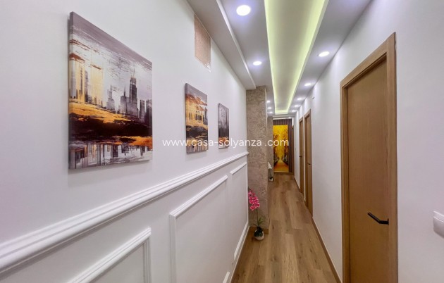 Resale - Apartment / flat - Torrevieja - Torrevieja Centro