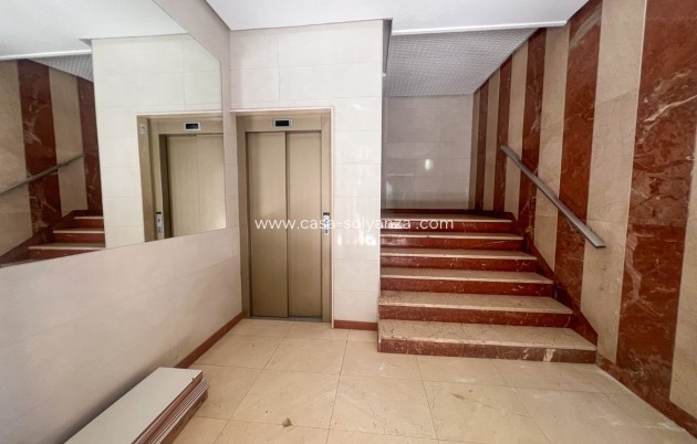 Resale - Apartment / flat - Torrevieja - Torrevieja Centro