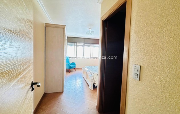 Resale - Apartment / flat - Torrevieja - Center
