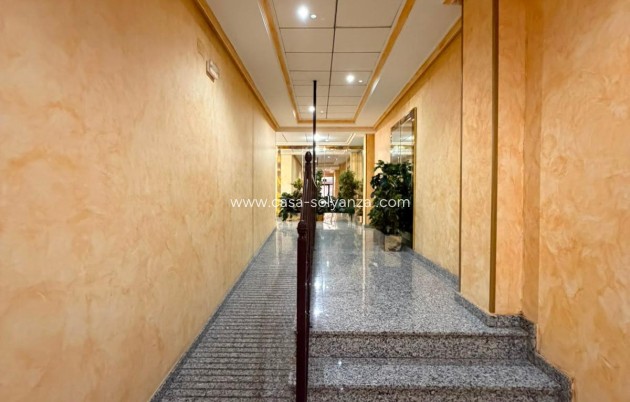 Resale - Apartment / flat - Torrevieja - Estacion Autobuses
