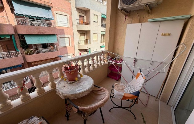 Resale - Apartment / flat - Torrevieja - Estacion Autobuses