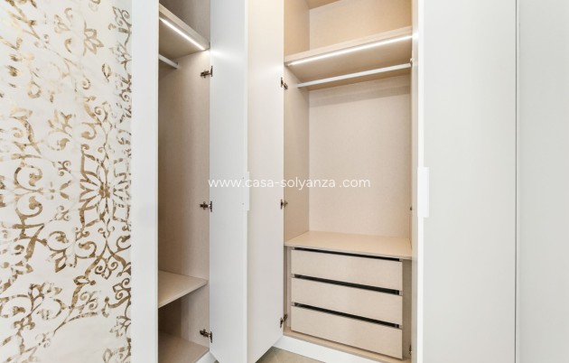 Resale - Apartment / flat - Torrevieja - Torrevieja Centro