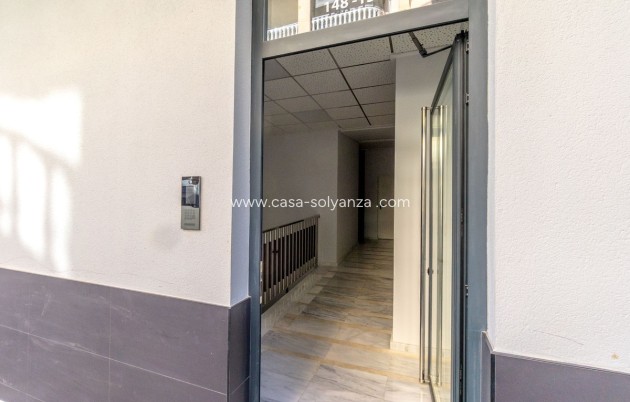 Resale - Apartment / flat - Torrevieja - Torrevieja Centro