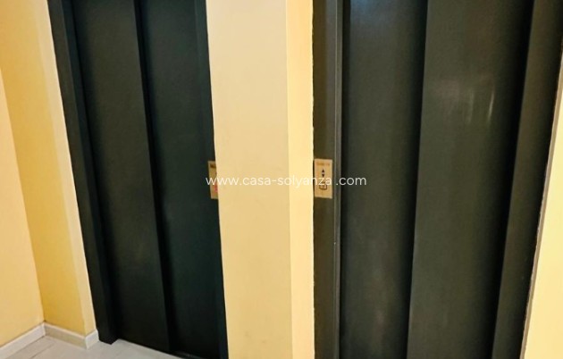Resale - Apartment / flat - Torrevieja - Torrevieja Centro