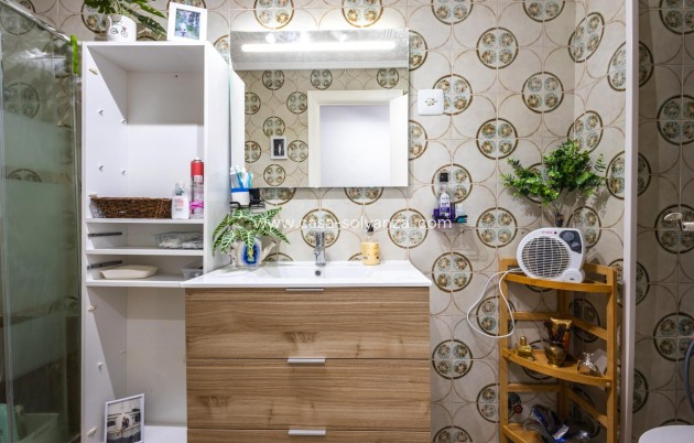 Resale - Apartment / flat - Torrevieja - Acequion