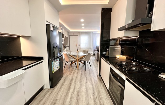 Resale - Townhouse - Villamartin - Costa Blanca