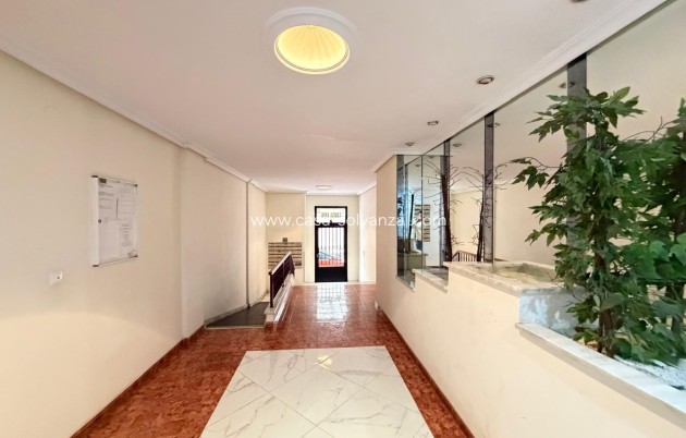 Resale - Apartment / flat - Torrevieja - Playa del Cura