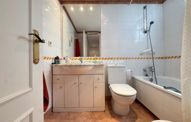 Resale - Apartment / flat - Torrevieja - Playa del Cura