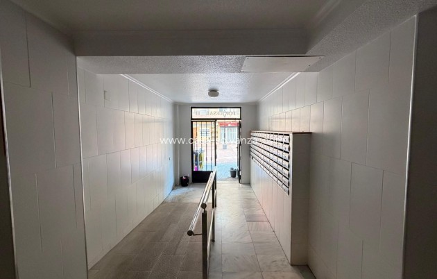 Herverkoop - Appartement / flat - Torrevieja - Playa de los Locos
