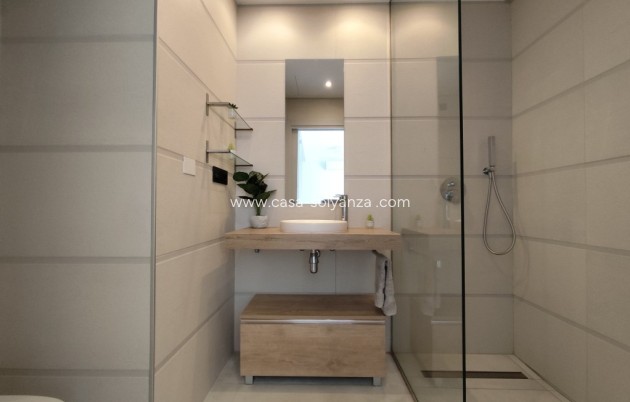 Resale - Apartment / flat - El Raso