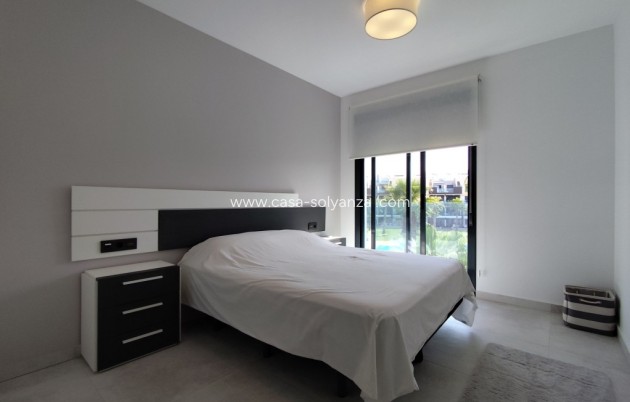Resale - Apartment / flat - El Raso