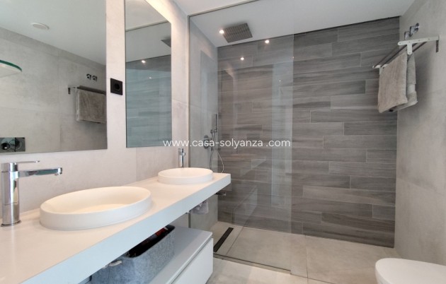 Resale - Apartment / flat - El Raso