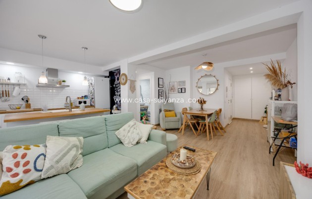 Resale - Apartment / flat - Torrevieja - Torrevieja Centro