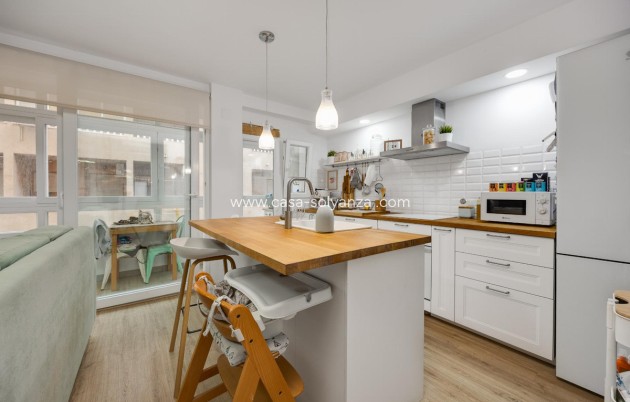 Resale - Apartment / flat - Torrevieja - Torrevieja Centro