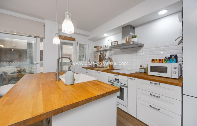 Resale - Apartment / flat - Torrevieja - Torrevieja Centro
