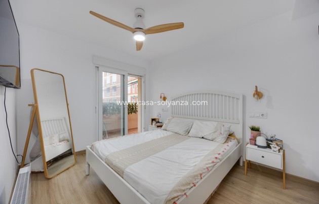 Resale - Apartment / flat - Torrevieja - Torrevieja Centro